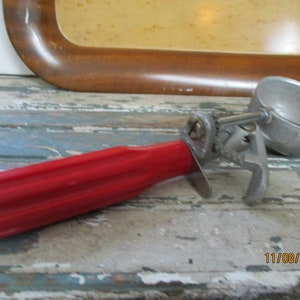 Peerless Ice Cream Scoop, Red Bakelite Handle, Auwsome Vintage Ice Cream Scoop