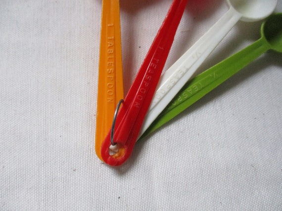 Retro Plastic Measuring Spoons, Orange, Red, White and Green Plastic. 1  TBLE, 1 Teaspoon, 1 Third and 1 Fourth. 