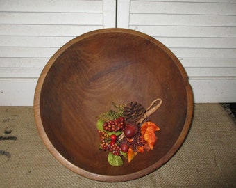 Schöne Holz-Teig-Schale, 33 cm breit und 10 cm hoch, ideal, um Obst oder Vintage-Weihnachtskugeln anzuzeigen. Nest andere Teigschalen.