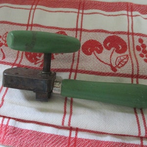 Edlund Junior Number 5, Can Opener, Vintage Green Wood Handle and Knob, Made in Burlington, NY. Patent Dates