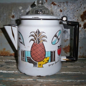Vintage métal émaillé Georges Briard « Ambrosia », Pot à thé-café poêle dessus, percolateur, Fire-king, plateau en verre, ananas émail Decor