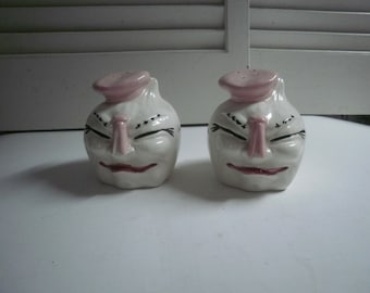 Adorable Vintage Onion Salt and Pepper Shakers 1940s 1950s Clothes Pin on Nose Red Lips Pink Chelf Hat