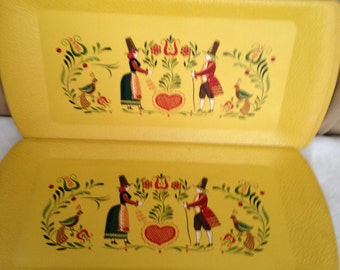 Kentley hollandais de Pennsylvanie service plateaux Kent Prod Inc Grand Rapids Mich coloré jaune plateaux rouge Dutch Man and Woman 4 plateaux