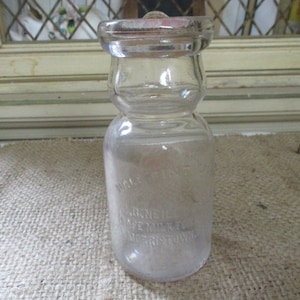 Bouteille de lait d&#39;une demi-pinte, D.F. Smith Quality Dairy Cloversville, État de New York. Haut patient moderne, bouteille de lait crème.