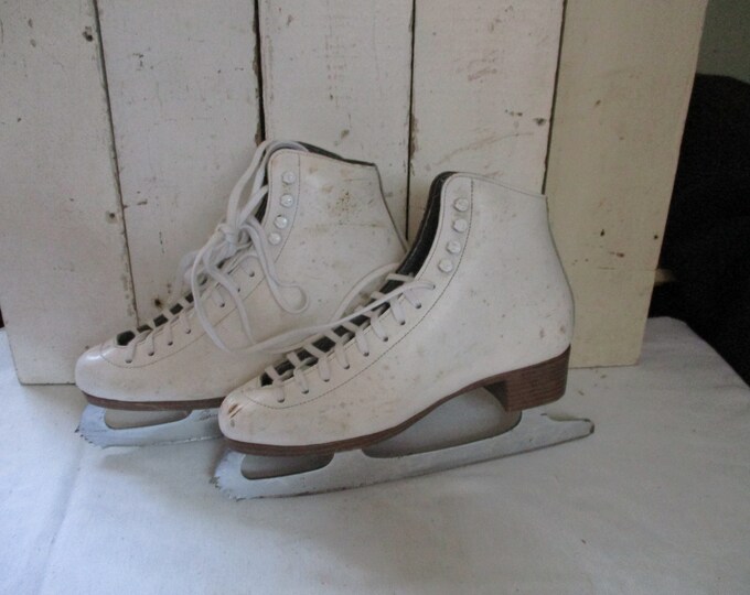 Riedell Ladies White Leather Ice Skates, Size 7, Model 121, Marked