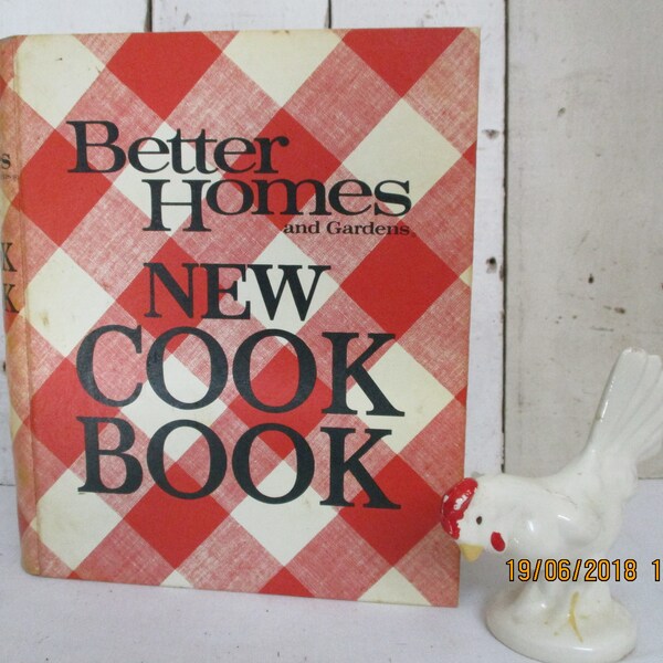 Better Homes and Gardens New Cook Book, Copyright 1976, Famous Red and White Check Cover, Binder Rings, 18 categorie, 435 pagine.