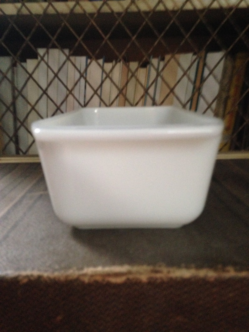 Lovely Vintage Loaf Pan # 34 Blue on White SNOWFLAKE Garland Pattern 1960/'s Great Size Perfect Pyrex Ovenware Desirable Design