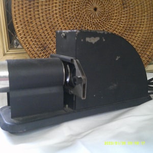 Vintage Vokar Slide Projector, Made in USA, Working Condition, Light comes on. Wonderful Display in your Camera Collection.