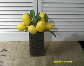 Vintage Box Grater, Metal 4 sided Grater, A pop of color with the Lemons, So cute to sit on your Kitchen Counter.