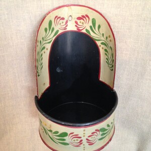 Pennsylvania Dutch Toile Painted Decorative Scoop Yellow Red and Green Colors