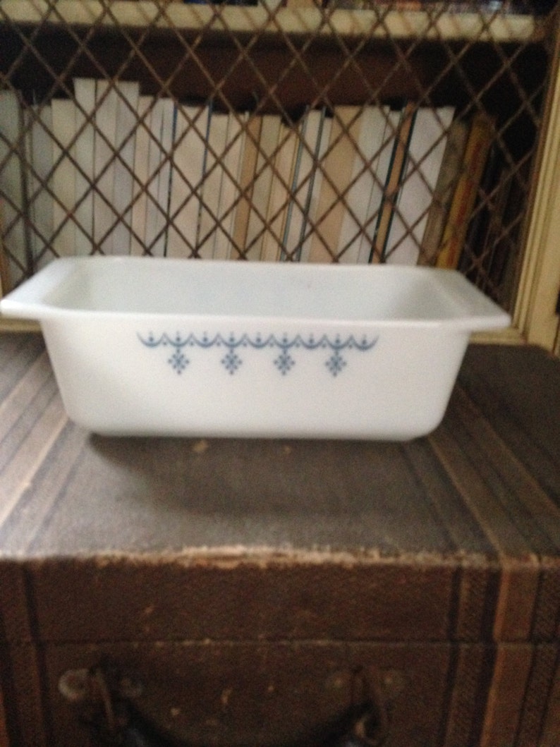 Lovely Vintage Loaf Pan # 34 Blue on White SNOWFLAKE Garland Pattern 1960/'s Great Size Perfect Pyrex Ovenware Desirable Design