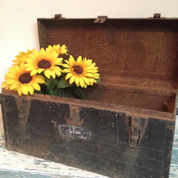 Vintage Metal Craftsman Toolbox Rusty Crusty Great Patina Metal Handle and Latches