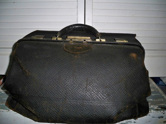 doctors visiting briefcase