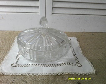 Vintage Clear Glass Anchor Hocking Candy Dish with Lid measures 7 inches wide and 6 inches tall. Excellent Condition.