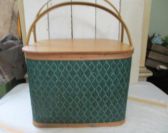 Vintage Picnic Basket, Vintage green and tan weave. Picnic basket hamper Medium Size, Retro Picnic Basket Square.