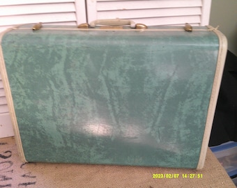 Samsonite Bermuda Green, Marbled Schayder Luggage, Streamlite Shwayder Bros. Denver. 1950's Style, Measures 21x15x6 inches. Great Condition.