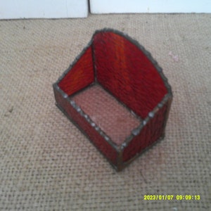 Reizender kleiner roter Glas-Visitenkartenhalter, misst 4 Zoll lang und 2 Zoll breit. Schönes Geschenk für Freund.