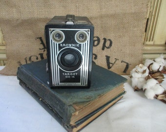 Vintage Brownie Target Six-16 Camera, Made in USA by Eastman Kodak Company. This Kodak Box camera that was produced between 1946 and 1951.
