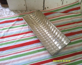 Ribbed Gelatin Tin, Marked made in Germany