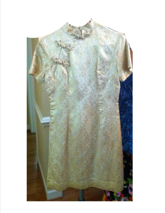 Vintage 1960s Ivory and Gold Brocade Mandarin Trad