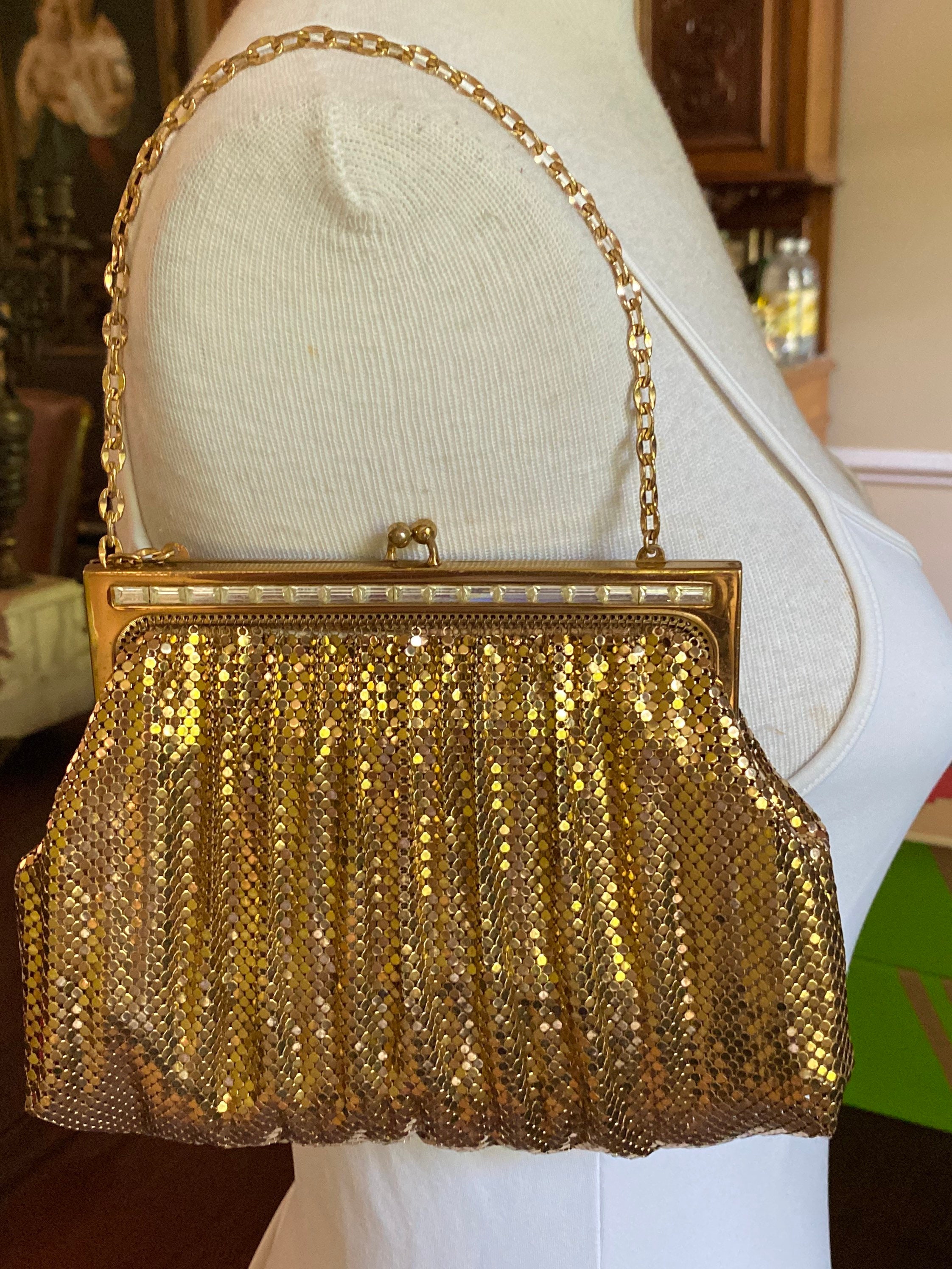 By Designer Adele Tassen & portemonnees Handtassen Handtassen met kort handvat Vintage Wicker Purse With Lucite and Gold Tone Accents Designer Vintage Purse 