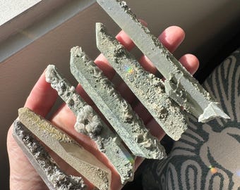 Rare - druzy grey Quartz with chlorite  Inner Mongolia Quartz- unique Quartz,  - natural Quartz Inner Mongolia- witches finger Quartz point
