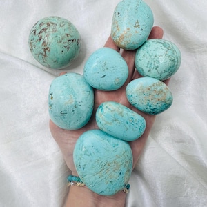 Peruvian turquoise tumble- turquoise chrysocolla, mint color stone - Peruvian turquoise palm stone - chrysocolla