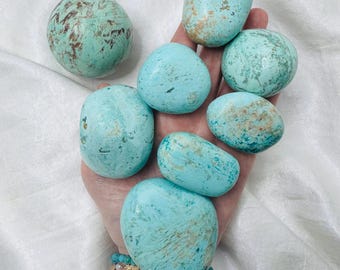 Peruvian turquoise tumble- turquoise chrysocolla, mint color stone - Peruvian turquoise palm stone - chrysocolla