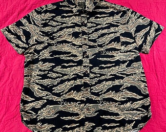 Lucky Brand camouflage print on seersucker-like fabric short sleeved camp shirt XXL