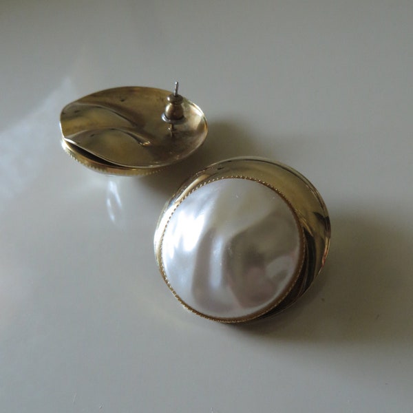 80s Vintage Earrings / Classic Pearl Gold Tone Jewelry / Fashion Accessories / Power Earrings / Weddings / Pierced