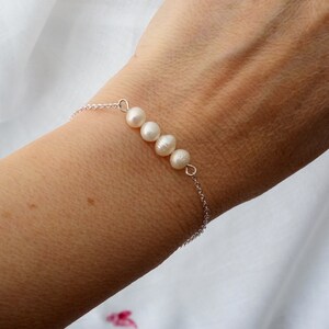 Freshwater pearl bar bracelet, Dainty bracelet, Silver chain pearl bracelet, Bridal delicate freshwater pearl bracelet, Minimalist jewelry