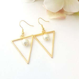 Triangle Pearl earrings, Geometric gold earrings, Gold pearl earrings, Minimalist earrings, Anniversary gift, Everyday jewelry, Gift for her