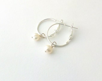 Σκουλαρίκια κρίκοι με μαργαριτάρι / Freshwater pearl hoop earrings