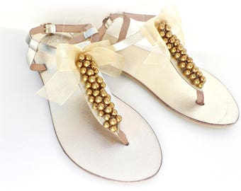 Δερμάτινα χρυσά σανδάλια με χρυσές πέρλες / Pearl sandals Gold sandals