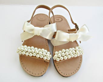 Flower girl sandals / Wedding sandals / Girl sandals/ Ivory pearl sandals / Greek sandals / Summer shoes / Beach wedding / Ivory flats