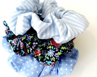 Set of 2 blue floral scrunchies, Σετ λαστιχάκια για τα μαλλιά