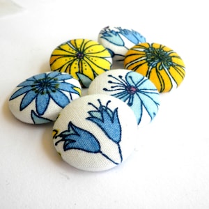 Fabric covered buttons -Floral buttons - Sewing buttons wire back - Size 36 22mm 7/8in -Blue  fabric buttons  -Yellow floral buttons