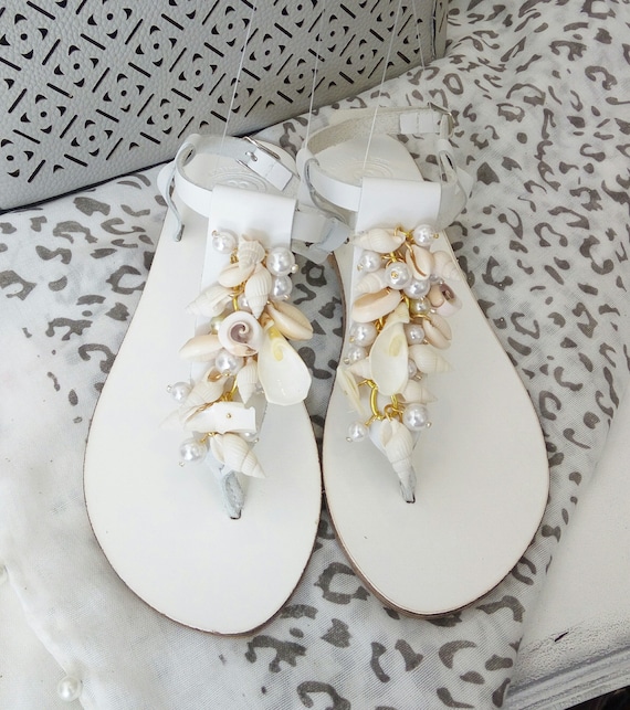 Installeren knijpen Martelaar Witte leren sandalen versierd met schelpen Strand - Etsy Nederland