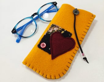 Χειροποίητη θήκη γυαλιών από τσόχα / Yellow felt eyeglasses case