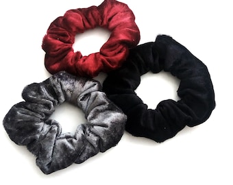 Black red grey velour scrunchies, Σετ χειροποίητα λαστιχάκια για τα μαλλιά