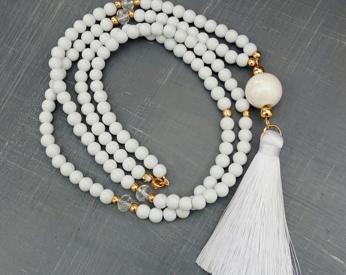 Featured listing image: Μακρύ άσπρο κολιέ με φούντα  / Long white beaded necklace with tassel