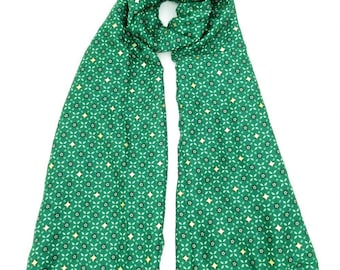 Φουλάρι εσάρπα πράσινη με ρόμβους σε χρυσό, Green scarf with rhombus in gold.