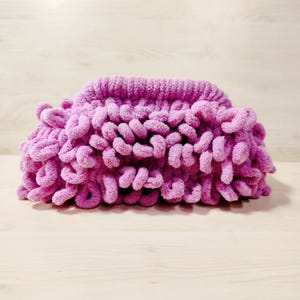 Flauschige Rosa Handgefertigte Umschlag Tasche, Rosa Pufftasche, Handgemachte gestrickte Tasche, Flauschige gestrickte Tasche, Rosa bauschige Tasche mit Kirschenfutter, Girly Tasche