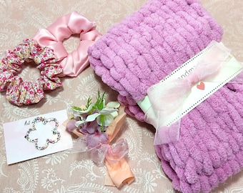 Pink gift box for women, Chunky infinity cowl with scrunchies in gift box, Gift for her, Pink Gift Set, Luxury Gift for Her Pink Accessories