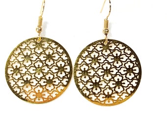 Filigree dangle gold disk earrings, Gold drops earrings, Gold Filigree earrings, Delicate earrings, Jewelry gift