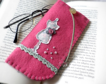 Pink felt eyeglass case-Mother's day gift-Felt case-Handmade case-Eyeglass case-Pink felt case-Fabric dress form-Gift for her