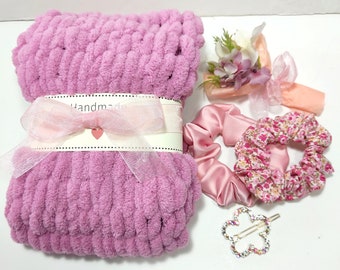 Pink gift box for women, Chunky infinity cowl with scrunchies in gift box, Gift for her, Pink Gift Set, Luxury Gift for Her Pink Accessories