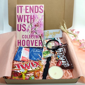 Novel gift box, It ends with us Book gift box, Reading gift Kit, Relaxation gift set, Magnifier Glass with book set, Book Lover&#39;s Delight