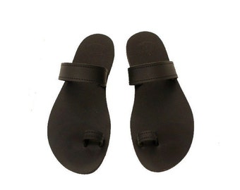 Black toe ring sandals Greek leather sandals Toe ring sandals Ancient sandals Handmade sandals Summer shoes Women sandals Beach flats