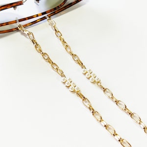 Pearl eyeglasses chain, Sunglasses gold chain, Eyeglasses necklace, Gold sunglasses chain, Sunglasses holder, Reading glasses holder